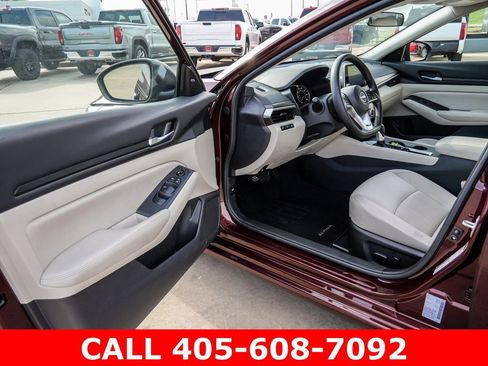 Used 2025 Nissan Altima 2.5 SV FWD image 24