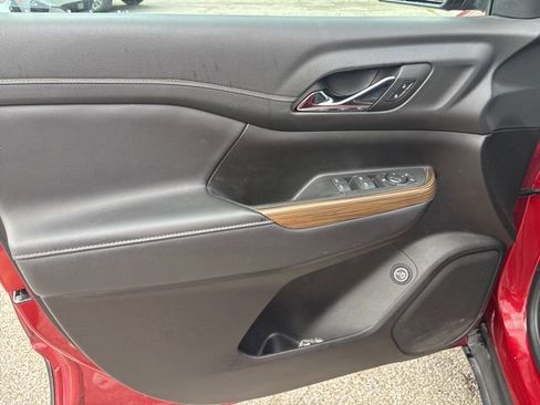 Used 2023 GMC Acadia SLE w/ Driver Convenience Package image 11