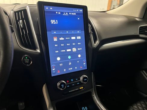 Used 2024 Ford Edge Titanium image 21