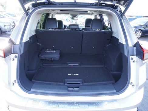Certified 2025 Nissan Rogue Platinum image 8