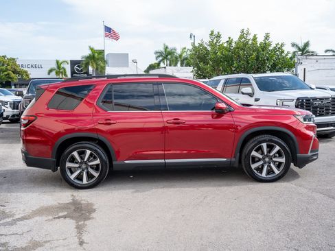 Certified 2025 Honda Pilot Touring image 4