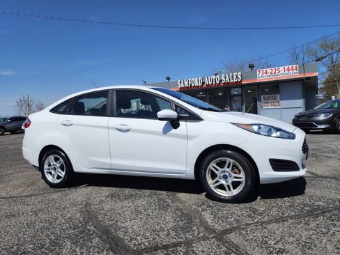 Used 2019 Ford Fiesta SE image 2