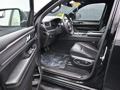 Used 2024 Jeep Wagoneer Series II AWD/4WD image 12