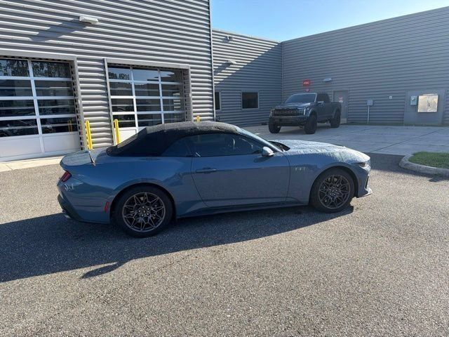 Used 2025 Ford Mustang GT Premium w/ GT Performance Package RWD image 4