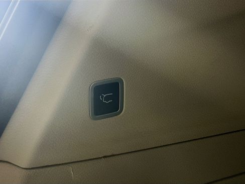 Used 2024 Chrysler Pacifica Touring-L image 30