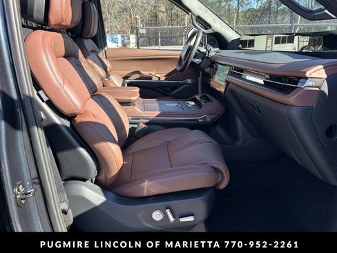 New 2026 Lincoln Navigator L Reserve AWD/4WD image 13