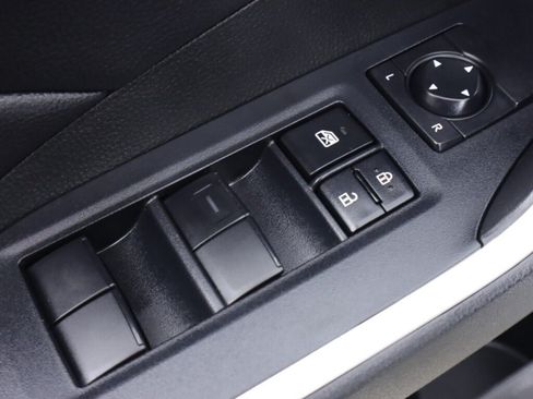 Used 2022 Toyota RAV4 LE AWD/4WD image 24
