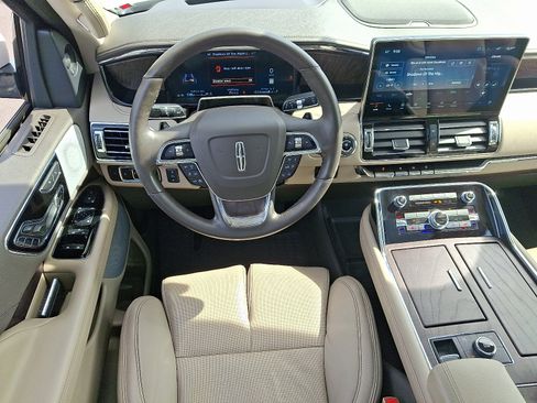 Used 2024 Lincoln Navigator Reserve AWD/4WD image 13