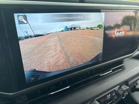 Used 2025 Jeep Gladiator Sport AWD/4WD image 22