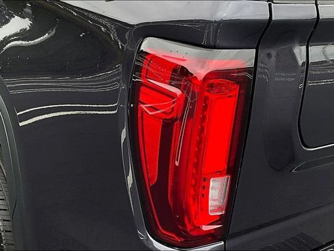 Used 2025 GMC Sierra 1500 SLT AWD/4WD image 21