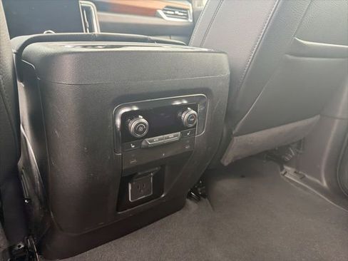 Used 2025 GMC Yukon Denali AWD/4WD image 16
