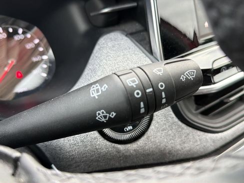 Used 2025 Jeep Compass Latitude image 19