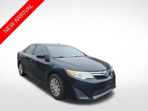 Used 2012 Toyota Camry LE FWD image 1