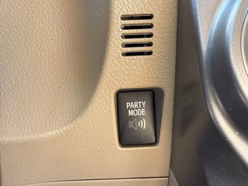 Used 2011 Toyota 4Runner SR5 w/ Premium Pkg w/Leather RWD image 30