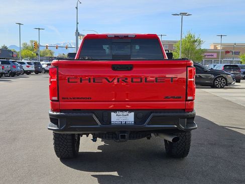 Used 2024 Chevrolet Silverado 2500 ZR2 w/ Technology Package AWD/4WD image 7