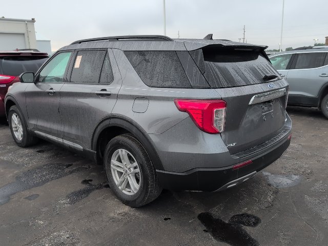 Used 2023 Ford Explorer XLT w/ Equipment Group 202A AWD/4WD image 2