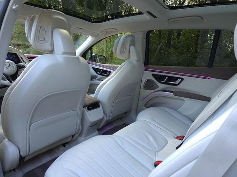 Used 2023 Mercedes-Benz EQS 450+ SUV image 14