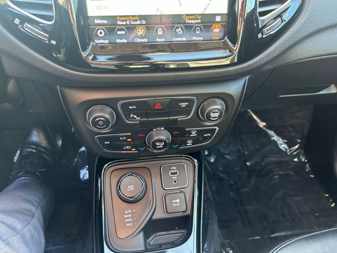 Used 2018 Jeep Compass Limited w/ Navigation Group AWD/4WD image 19