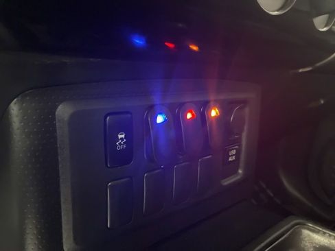 Used 2014 Toyota FJ Cruiser 4WD w/ Convenience Package image 18