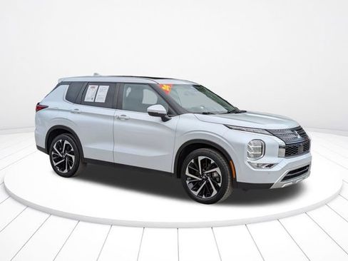 Used 2024 Mitsubishi Outlander SE FWD image 2