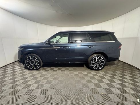 New 2026 Lincoln Navigator Reserve AWD/4WD image 2
