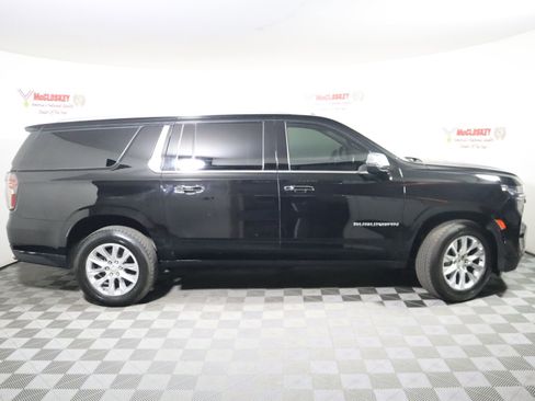 Used 2022 Chevrolet Suburban Premier AWD/4WD image 3
