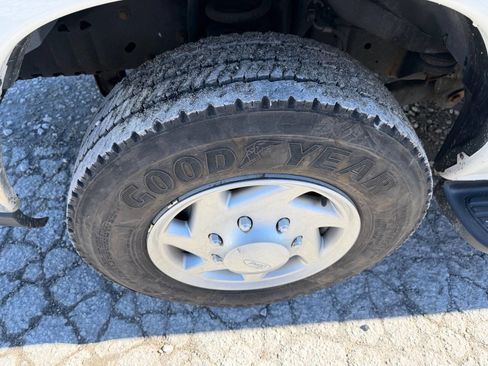 Used 2013 Ford E-350 and Econoline 350 XLT image 9