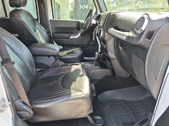 Used 2018 Jeep Wrangler Unlimited Sahara w/ Dual Top Group AWD/4WD image 23