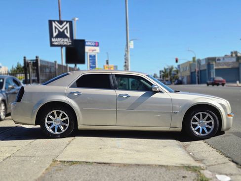 Used 2006 Chrysler 300 C w/ Protection Group II RWD image 3