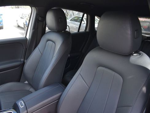 Used 2025 Mercedes-Benz GLA 250 image 9