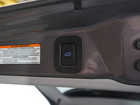 Used 2015 Toyota Sienna XLE image 10