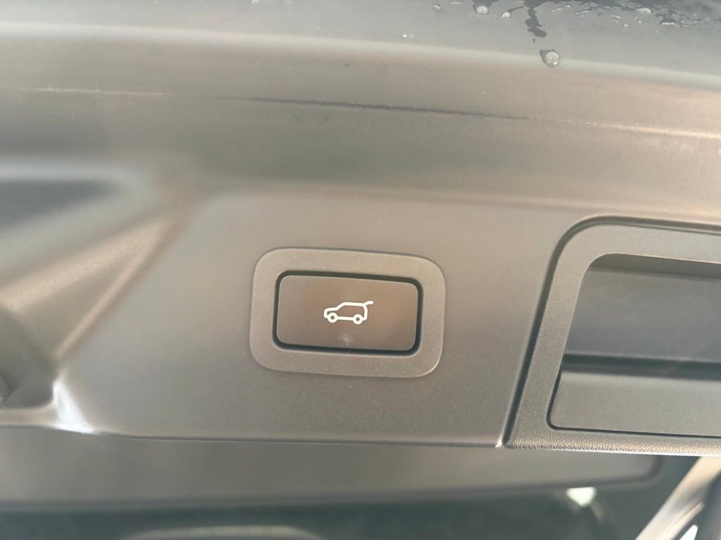 Used 2020 Land Rover Range Rover Velar S AWD/4WD image 20
