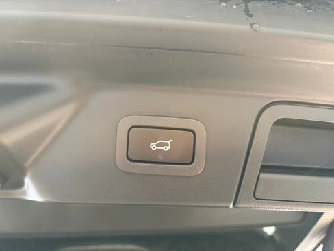 Used 2020 Land Rover Range Rover Velar S AWD/4WD image 20