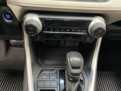 Used 2021 Toyota RAV4 XLE image 25