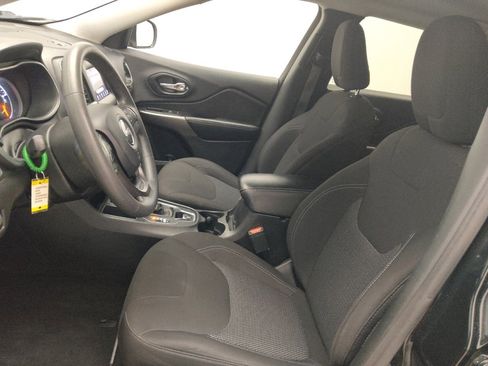 Used 2019 Jeep Cherokee Latitude w/ Popular Appearance Group image 17