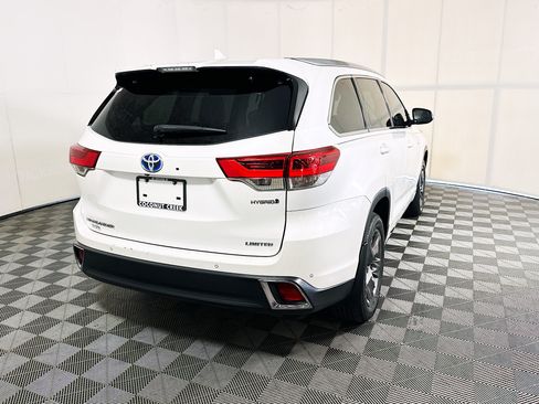 Used 2018 Toyota Highlander Limited Platinum AWD/4WD image 3