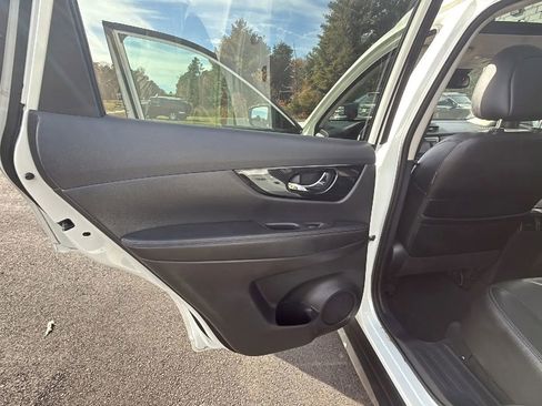 Used 2017 Nissan Rogue SL w/ SL Premium Package image 28