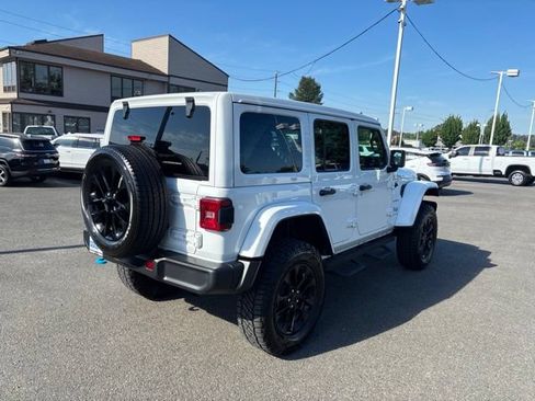 Used 2023 Jeep Wrangler Unlimited Sahara w/ Cold Weather Group AWD/4WD image 5