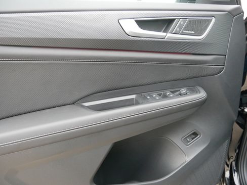 New 2026 Volkswagen Atlas Cross Sport SEL Premium R-Line image 4