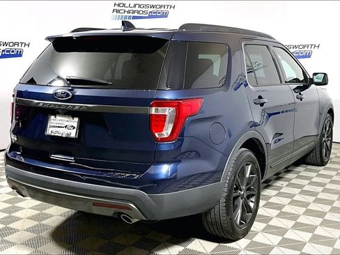Used 2017 Ford Explorer XLT w/ Equipment Group 202A FWD image 9
