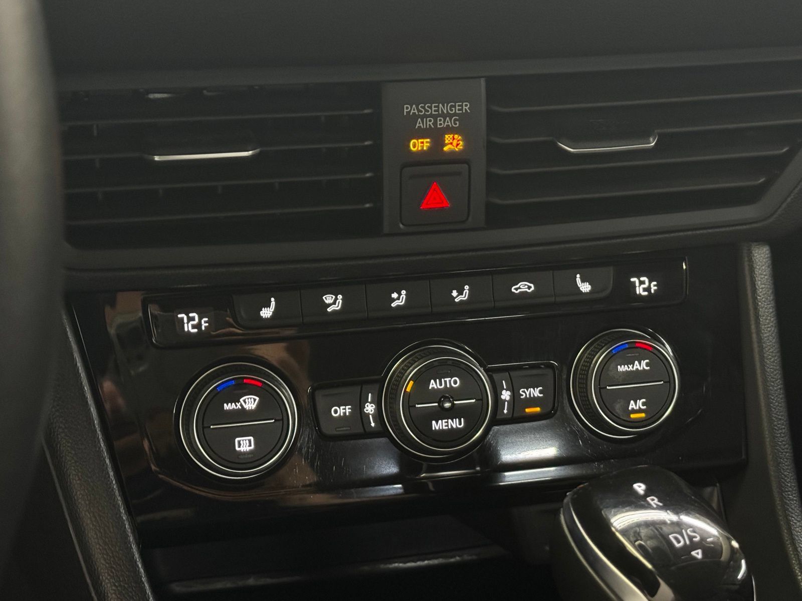 Used 2024 Volkswagen Jetta SE FWD image 19