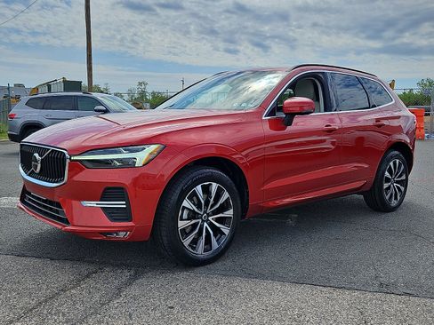 Certified 2023 Volvo XC60 B5 Core w/ Climate Package AWD/4WD image 3