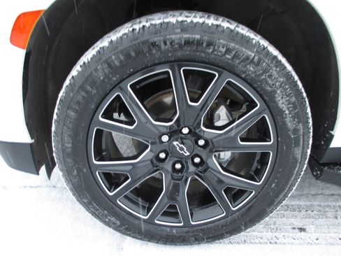 Used 2023 Chevrolet Suburban RST w/ Luxury Package image 9