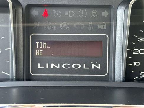 Used 2012 Lincoln Navigator 2WD image 30