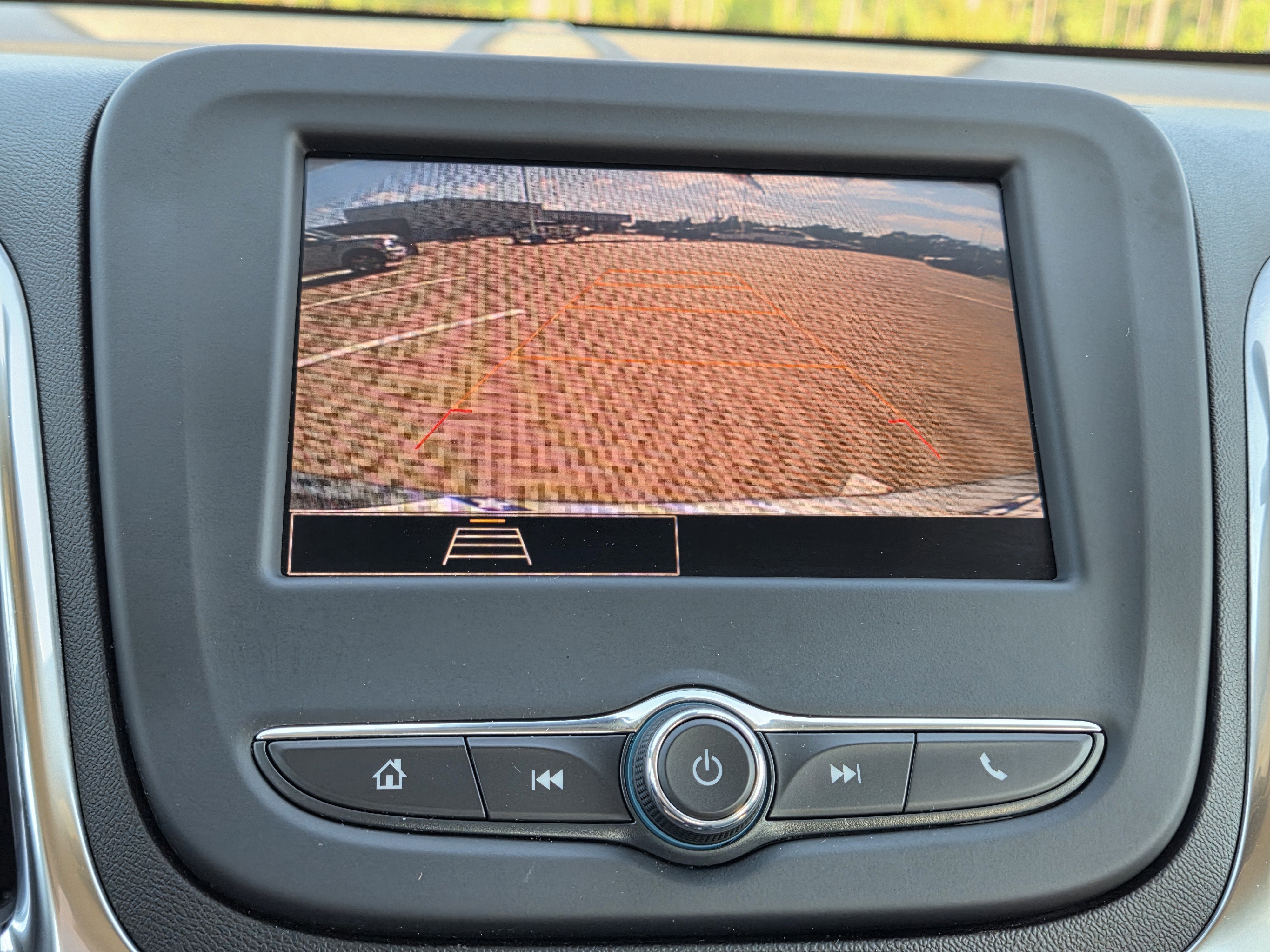 Used 2024 Chevrolet Equinox LS w/ Driver Confidence II Package FWD image 17