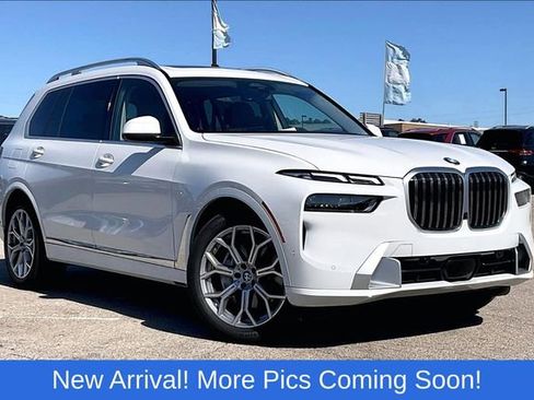 Used 2023 BMW X7 xDrive40i w/ Parking Assistance Package image 1