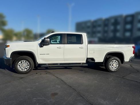 Used 2022 Chevrolet Silverado 3500 LT w/ Convenience Package AWD/4WD image 2