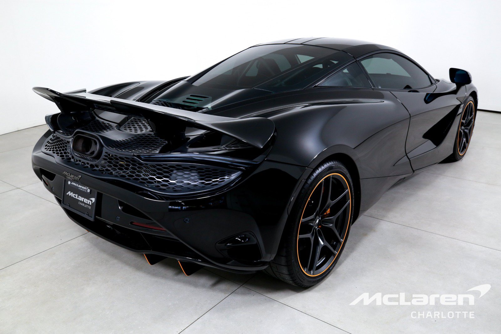 Used 2024 McLaren 750S RWD image 9