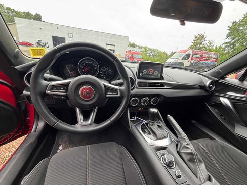 Used 2018 FIAT 124 Spider Classica w/ Technology Group RWD image 3