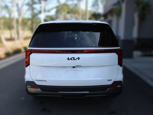 New 2026 Kia Carnival SX w/ SX Dark Edition Package FWD image 11